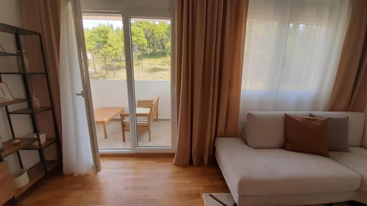 Apartments At Ljubovic Hill Park พอดโกริกา ภายนอก รูปภาพ