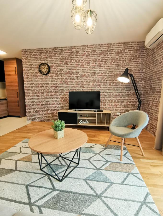 Apartments At Ljubovic Hill Park พอดโกริกา ภายนอก รูปภาพ