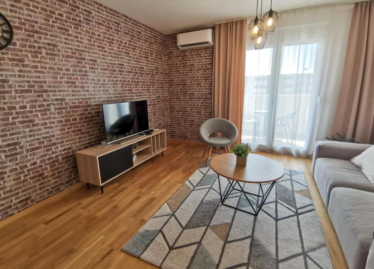Apartments At Ljubovic Hill Park พอดโกริกา ภายนอก รูปภาพ