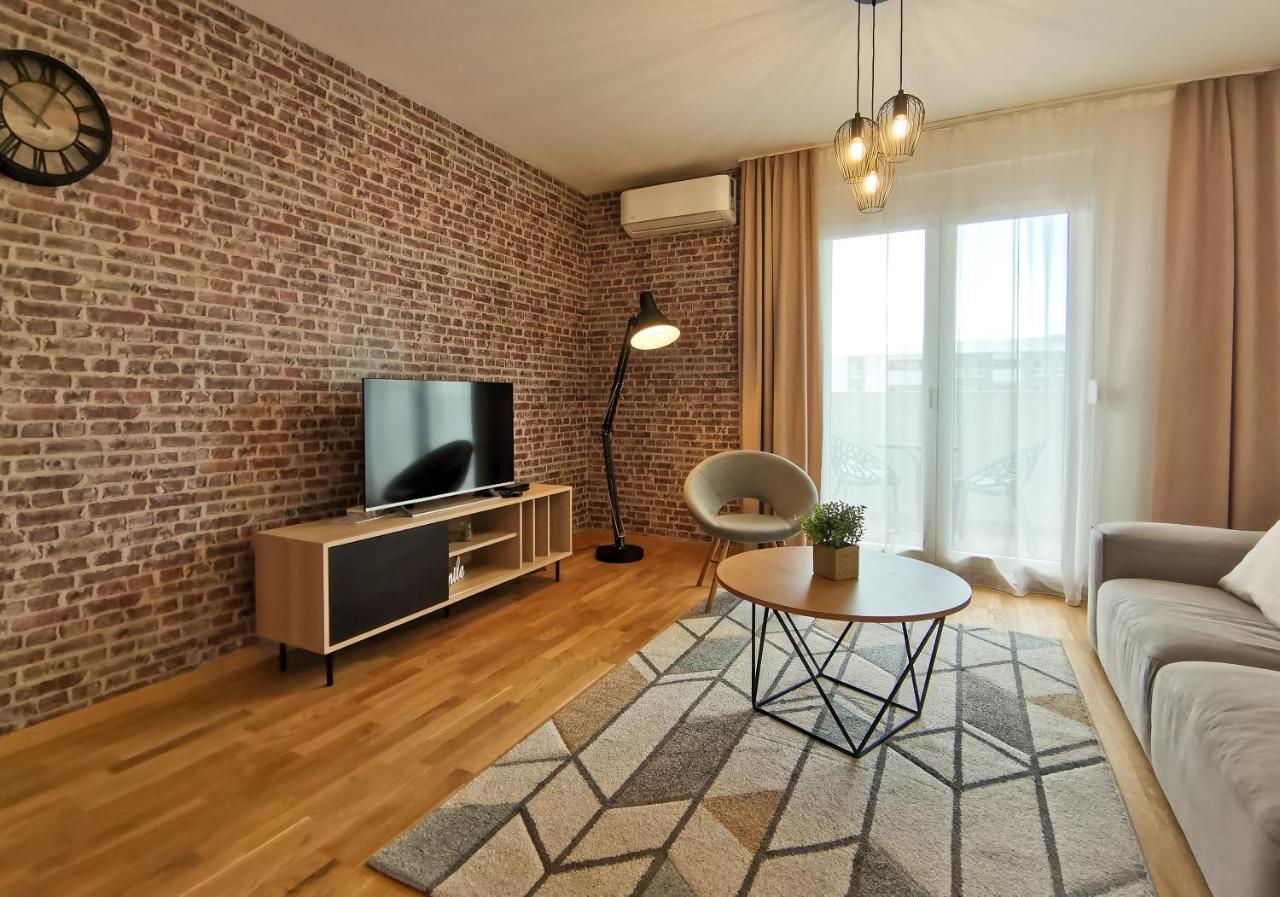 Apartments At Ljubovic Hill Park พอดโกริกา ภายนอก รูปภาพ