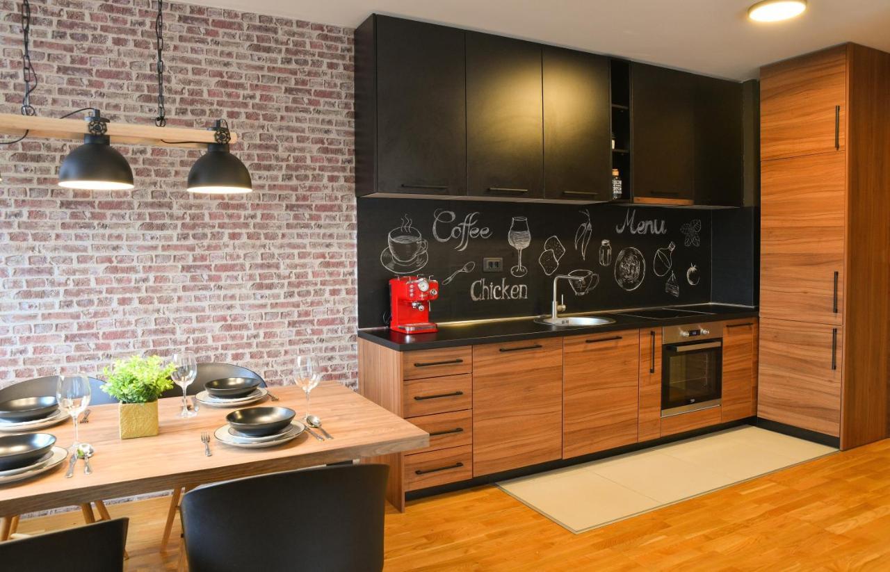 Apartments At Ljubovic Hill Park พอดโกริกา ภายนอก รูปภาพ